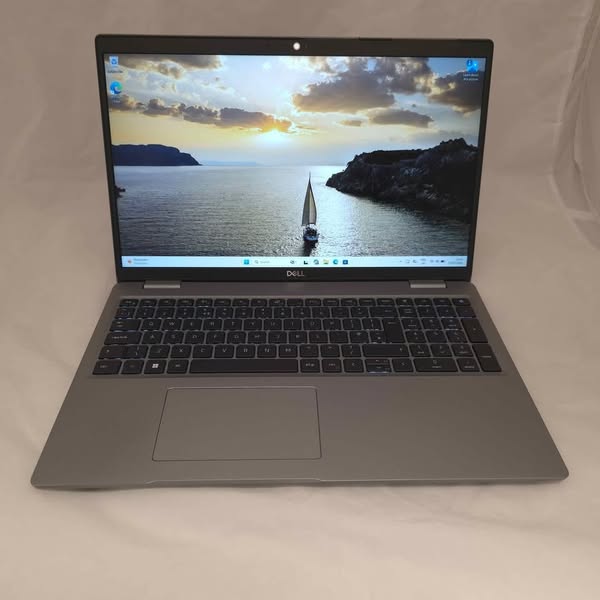 Dell Latitude 5520 15.6" Windows 11 Pro Laptop